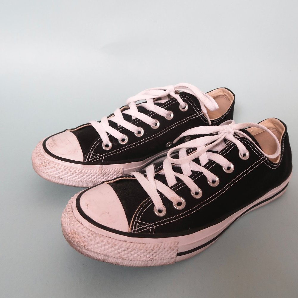 Black Converse Chuck Taylor All Star Low Top - Men's 6.5 / Women's 8.5